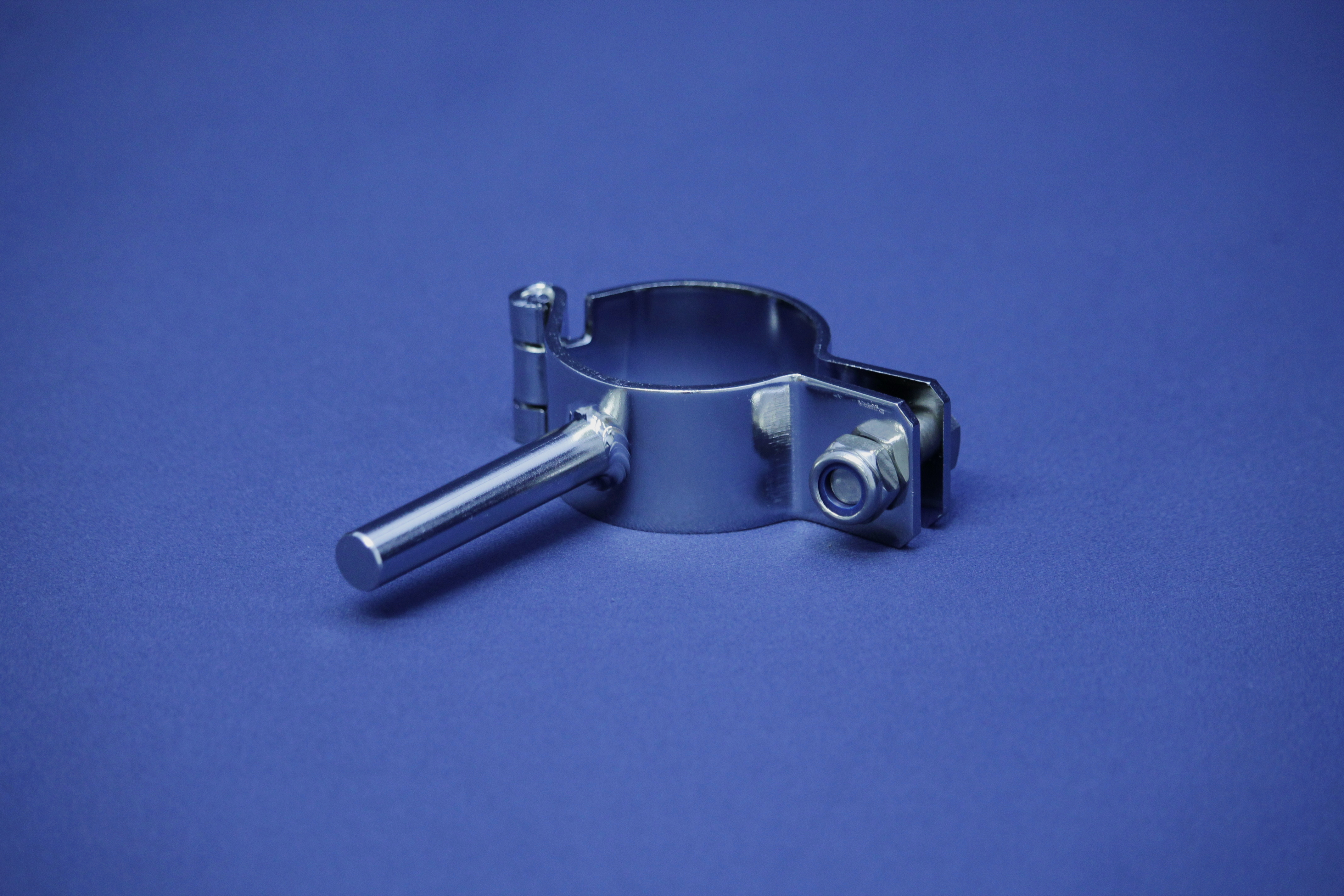 PIPE CLAMP HINGED DN 80 304 POL. WITH SHANK